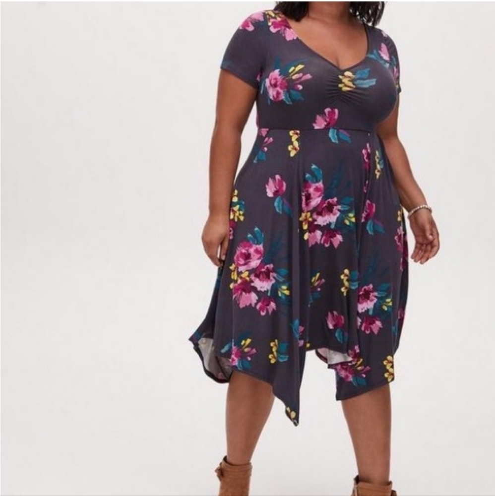 Torrid Super Soft Knits Gray Floral Sharkbite Dress Size 2